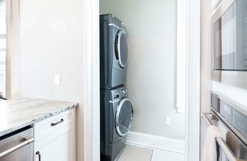 Tuscaloosa Condo | Crimson Luxe Retreat: Luxury Condo Steps from Bryant-Denny & Tuscaloosa Nightlife!