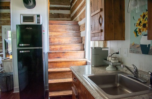 Columbia Cabin | Crockett's Retreat @ Muletown Farm Fishing Pond Fire Pit Horse Sunsets
