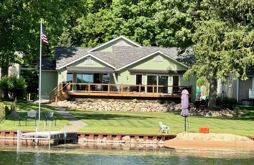 Lakeland House | Cruising the Huron River Chain of Lakes! 3bed/2.5 bath Lake Front Home