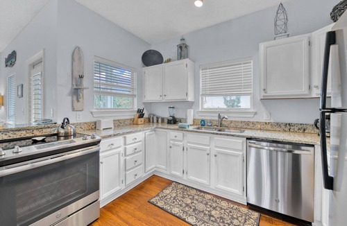 Clipper Cove House | Crystal beach 3/2 slps 8 pet friendly 3 blks to beach and Publix