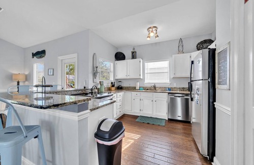 Clipper Cove House | Crystal beach 3/2 slps 8 pet friendly 3 blks to beach and Publix