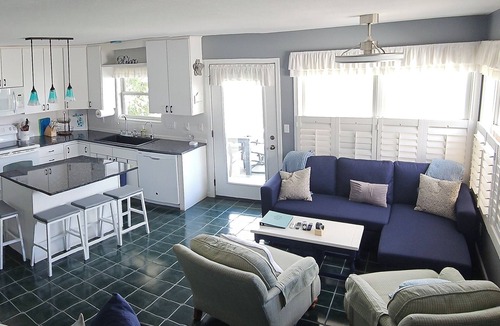 Crystal Cottage | Crystal Water's Edge Cottage-WATERFRONT! Perfect for 2 families!