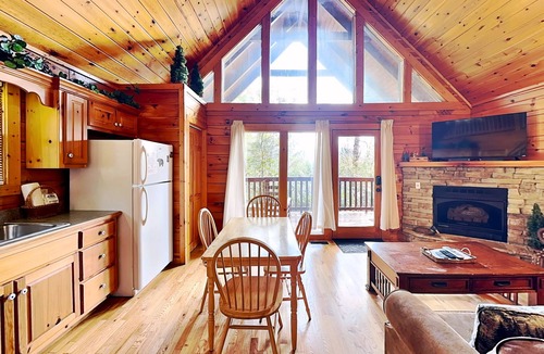 Black Bear Falls Cabin | Cub's Cove by Jackson Mountain Rentals