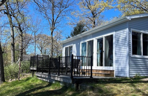 Delton Cottage | Cute & Cozy Gilkey Lake Cottage – Waterfront Retreat & Fishing - Delton, MI