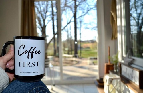Drake House | “Cutest little VRBO in Bowling Green” On-Site Family Fun! Beech Bend, Caves, WKU