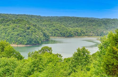 Burkesville House | Dale Hollow Cottage w/Covered Porch & Lake Views!