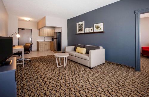 Rochester Hills Hotel | Days Inn & Suites by Wyndham Rochester Hills MI