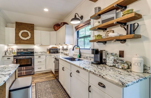 Ellijay Cottage | Deck & Fire Pit Bliss: Mountaintown Creek Cottage!