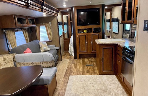 Eufaula House | Delightful 3-bedroom recreational vehicle with AC in Eufaula w/ 300' lakefront