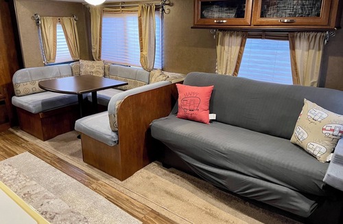 Eufaula House | Delightful 3-bedroom recreational vehicle with AC in Eufaula w/ 300' lakefront