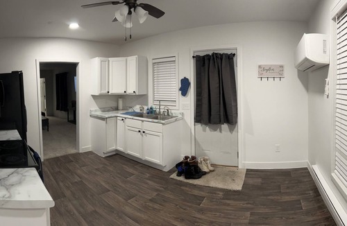 Bay City Apartment | Delightful apt with AC near historic Midland St district, office, tiled shower