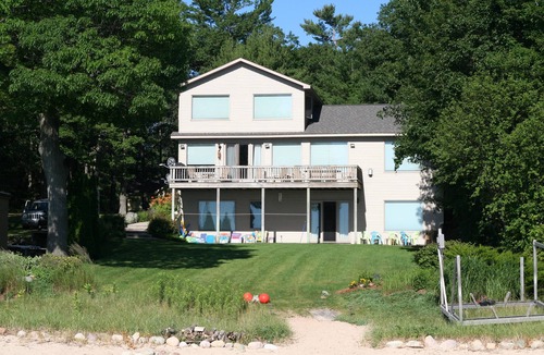 Au Gres House | Deluxe 5 bedroom Lakefront home, Lake Huron, Sandy Beach, Wooded Point