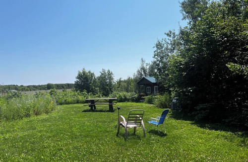 Levering Cabin | Den Den Cabin ~ Near Mackinac Island & Tunnel of Trees ~ Rustic, Cozy, Quiet