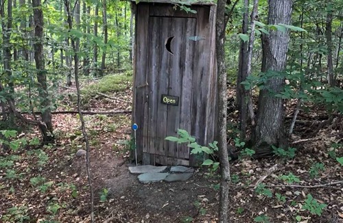 Levering Cabin | Den Den Cabin ~ Near Mackinac Island & Tunnel of Trees ~ Rustic, Cozy, Quiet