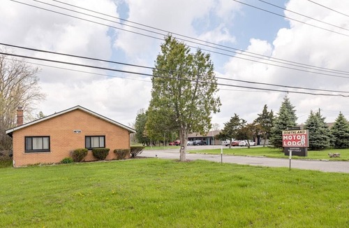 Riverview Apartment | Detroit Holiday Home | Metropolitan Airport