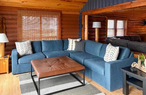 Tustin House | Diamond Lake Waterfront Cabin w/Deck + Dock!