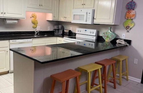 Orange Beach Condo | DISCOUNTED RATES! BREATHTAKING VIEWS FROM BEAUTIFUL CORNER UNIT! 3 BR/2 BA.