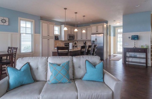 Saugatuck Condo | Discover comfort in Saugatuck at Lake Street Townhome #7, a 3BR retreat with pool views.