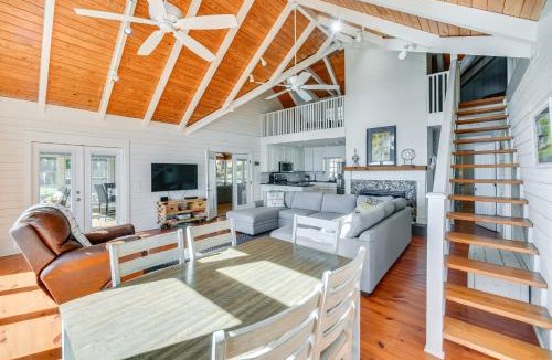 Groveoak House | Dock + Panoramic Views: Guntersville Lake Retreat!