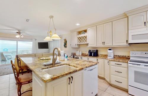 Inlet Beach House | Dog-friendly beachfront townhouse with balcony 2 bikes W&D