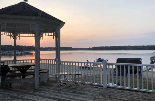 Baldwin Cottage | Dog-friendly Big Star Lake Cottage on the Beach // Sleeps 10