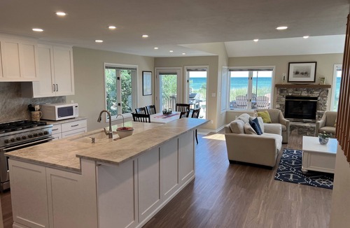 Sturgeon Bay House | Door County Beach House on Lake Michigan - Book Your 2026 Getaway Now!