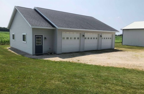 Sturgeon Bay House | Door County Spacious 5 Bedroom Agrotourist Retreat-Outdoor Pool