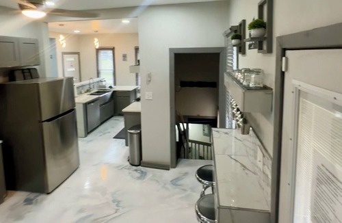 Woodbridge House | Downtown 5 minutes - Adults-Only Luxury Getaway with Hot Tub- NO PARTIES!