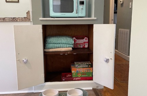 Brevard House | Downtown Brevard Hideaway Steps from Main St Restaurants-Dog Friendly, Fenced