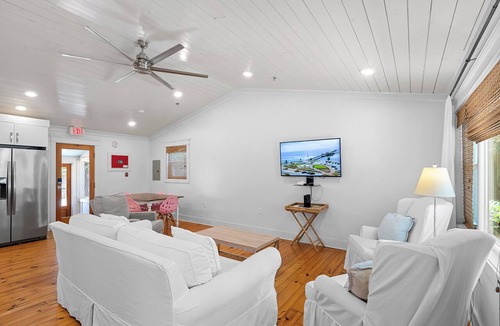Fairhope House | Downtown Fairhope Cottage-walking distance to everything!