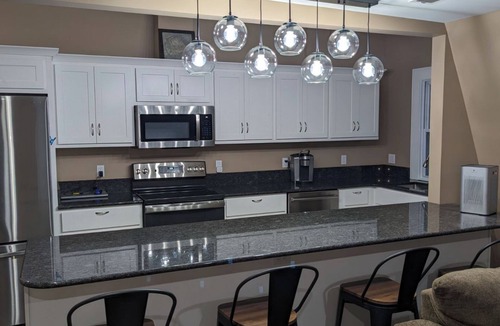 Grand Rapids House | Downtown Grand Rapids 2nd Floor Unit 3Beds 3Baths Ensuite Heritage Hill Home