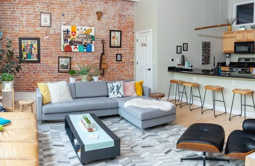 Old West Side Condo | Downtown Loft, 2BR, 1BA, 4BDs, Free Pkg, WiFi, AC, STR26-1315