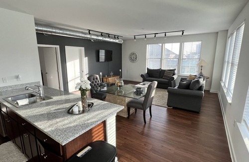 New Pathways Apartment | Downtown Memphis Loft! Walking distance from Beale street! Garage parking!
