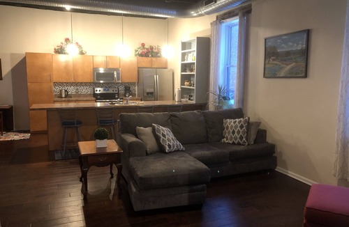New Castle Condo | Downtown New Castle Indiana Condo for short-and long-term stays. Very popular.