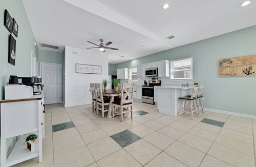 Fort Morgan House | Drift Away Shores · Steps to the beach!*Week Discount*Tiki Bar*2 Pools