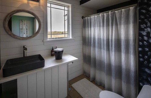 Berrien Springs House | Ease you mind from the stresses, with the lake and vineyards just niles away.