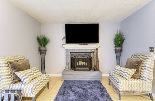Decatur Apartment | Easy ATL Access: Suburban Home Base w/Patio