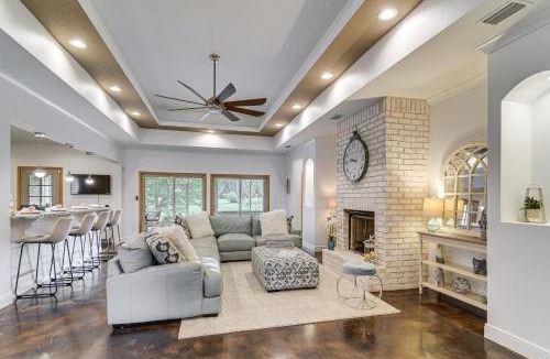 Ono Island House | Elegant Home w/Outdoor Kitchen in Robertsdale