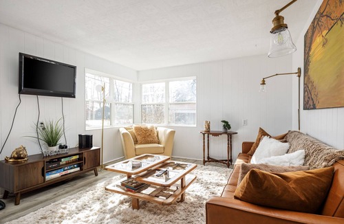 Elk Rapids House | Elk Rapids Bungalow | Garden | Firepit | AC