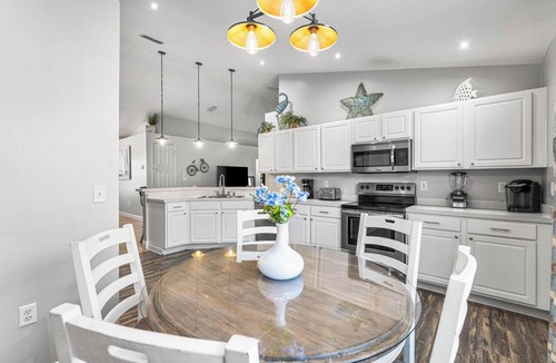 Miramar Beach House | EMERALD HAVEN, Walk to Deeded Beach, Hot Tub, Bunkroom, Sleeps 12!