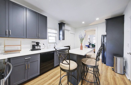 Detroit House | Enchanting 4 BD/2 B house in the heart of Corktown!
