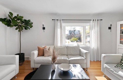 Oak Park Apartment | Enjoy a stylish experience at this fresh and clean lower apartment! This place is newly renovated and perfect for a stay in the Metro Detroit. It's located near the Detroit Zoo right by major highways. This home is a duplex building and includes 2