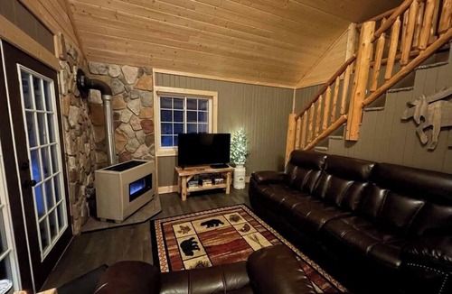 Newberry Cabin | Enjoyable 2 bedroom cabin with loft in charming Newberry perfect for a getaway!