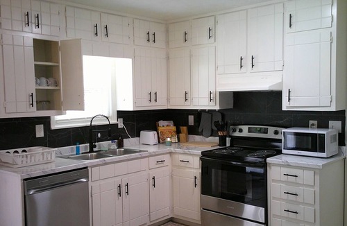 Jonesboro House | Entire 3-Bedroom Charming House in Jonesboro between Spivey Waterpark, and ATL