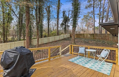Decatur House | Entire home in Decatur-sleeps 10