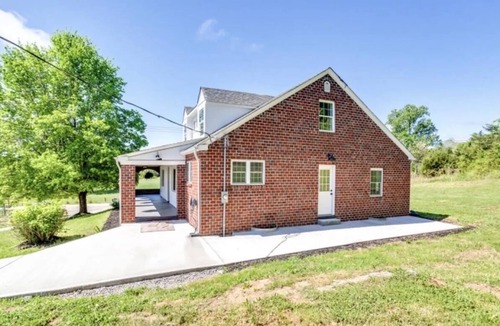 Tazewell House | Entire Home -Tranquil Haven MTN Retreat, 3-bedroom, 2-bath, WIFI, AC in Tazewell