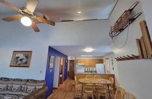 Upson House | ENTIRE LAKEFRONT 10-bedroom Chateau Getaway at Whitecap Mountains Resort