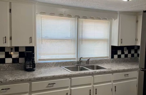 Forsyth Apartment | Entire Unit B - Classic & Spacious-2BR