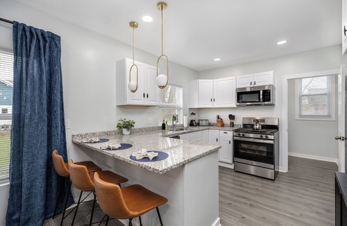 Detroit House | Epic Family Getaway Hot Tub + Mural Game Room