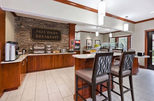 Kalamazoo Condo | Equipped Suite | Business Center, Free Daily Breakfast + Indoor Pool